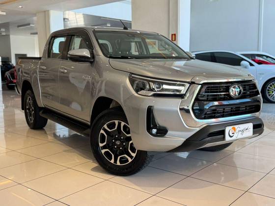 TOYOTA HILUX 2.8 D-4D TURBO DIESEL CD SRX 4X4 AUTOMÁTICO TOYOTA HILUX 2.8 D-4D TURBO DIESEL CD SRX 4X4 AUTOMÁTICO
